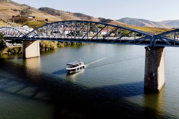 3 uur Pinhão naar Régua Douro Cruise met Lock Wine en Tapas