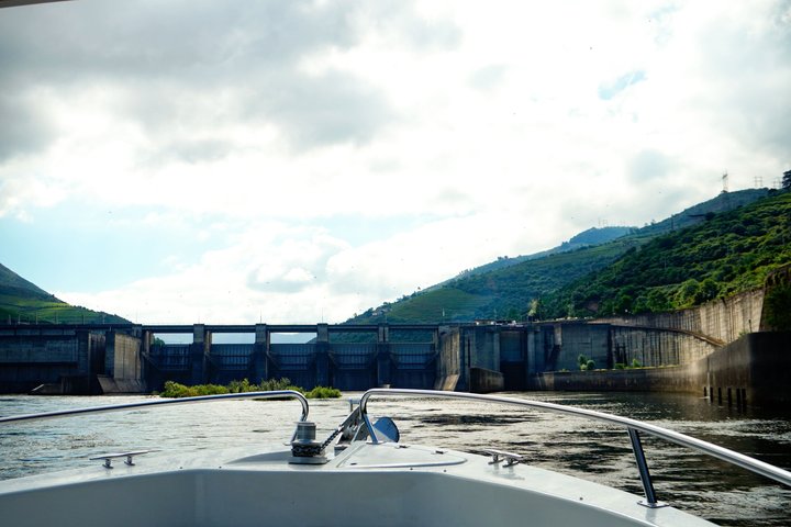 3 uur Pinhão naar Régua Douro Cruise met Lock Wine en Tapas