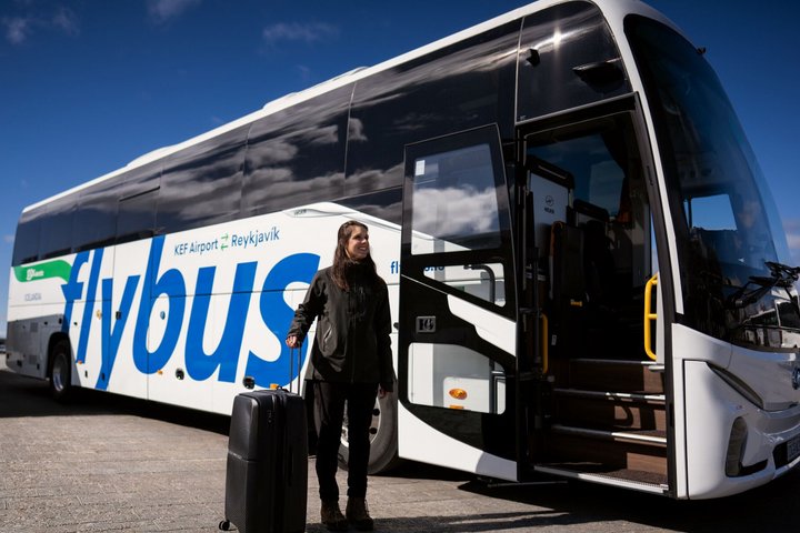 Flygplatstransfer : Keflavik flygplats till Reykjavik centrum på Island