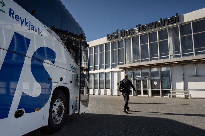 Flygplatstransfer : Keflavik flygplats till Reykjavik centrum på Island