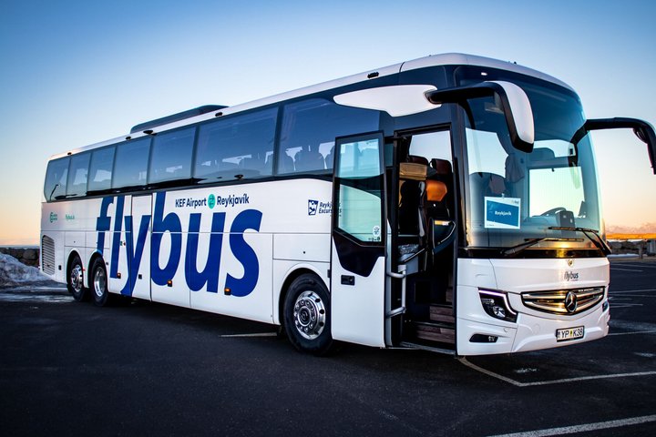 Flygplatstransfer : Keflavik flygplats till Reykjavik centrum på Island