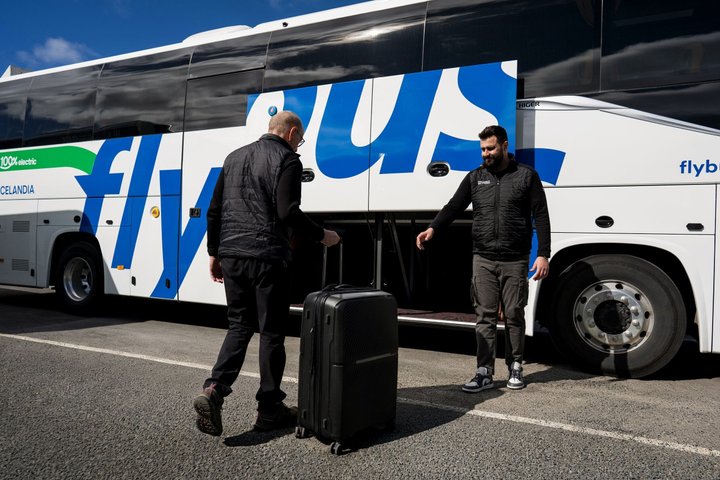 Flygplatstransfer : Keflavik flygplats till Reykjavik centrum på Island