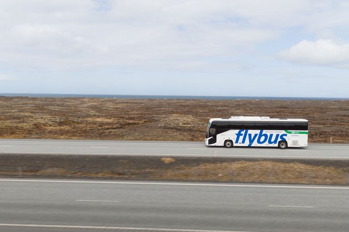 Flygplatstransfer : Keflavik flygplats till Reykjavik centrum på Island