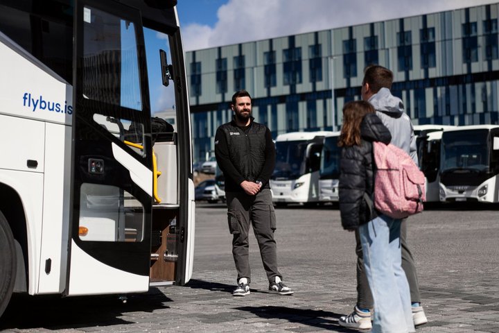 Flygplatstransfer : Keflavik flygplats till Reykjavik centrum på Island