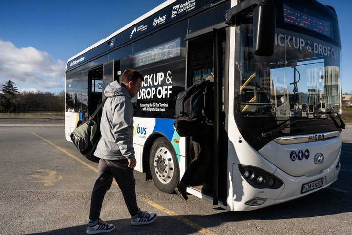 Flygplatstransfer : Keflavik flygplats till Reykjavik centrum på Island