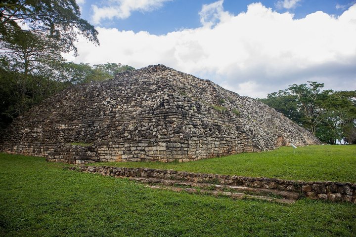 Cascata turchese di El Salto e sito archeologico Maya di Pomoná
