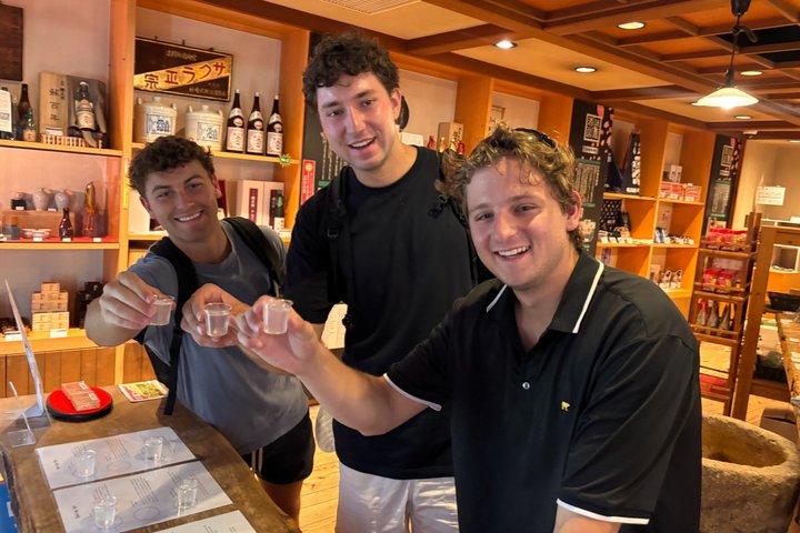 Kobe Sake Tour med Ekspert Guide: 3 + Bryggeri, Tastings Inkludert
