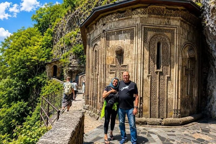 Chiatura Katskhi Pillar and Mgvimevi Monastery Tour From Kutaisi