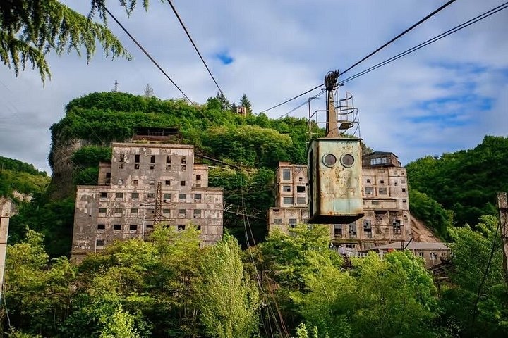 Chiatura Katskhi Pillar and Mgvimevi Monastery Tour From Kutaisi