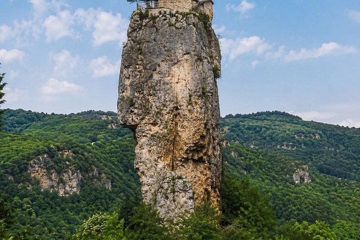 Chiatura Katskhi Pillar and Mgvimevi Monastery Tour From Kutaisi