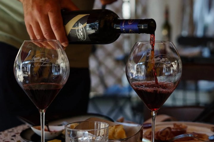Degustazione con visita in cantina nel cuore della Franciacorta