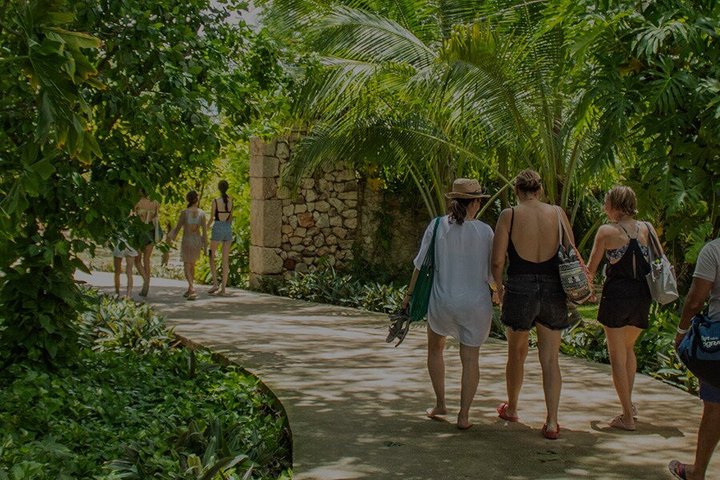 Uxmal, Hacienda Mucuyché, Cenotes y Auténtica Cocina Yucateca