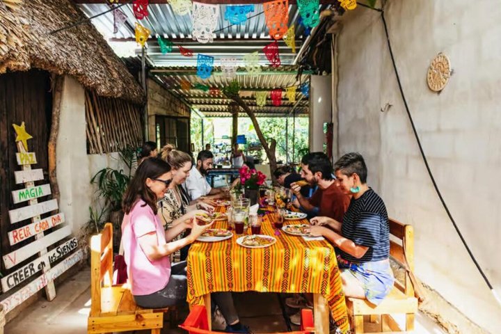 Uxmal, Hacienda Mucuyché, Cenotes y Auténtica Cocina Yucateca