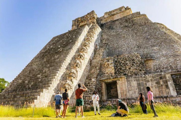 Uxmal, Hacienda Mucuyché, Cenotes y Auténtica Cocina Yucateca