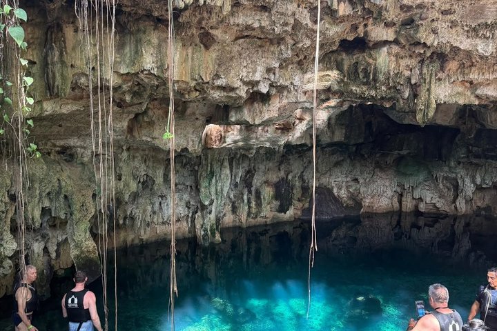 Uxmal, Hacienda Mucuyché, Cenotes y Auténtica Cocina Yucateca