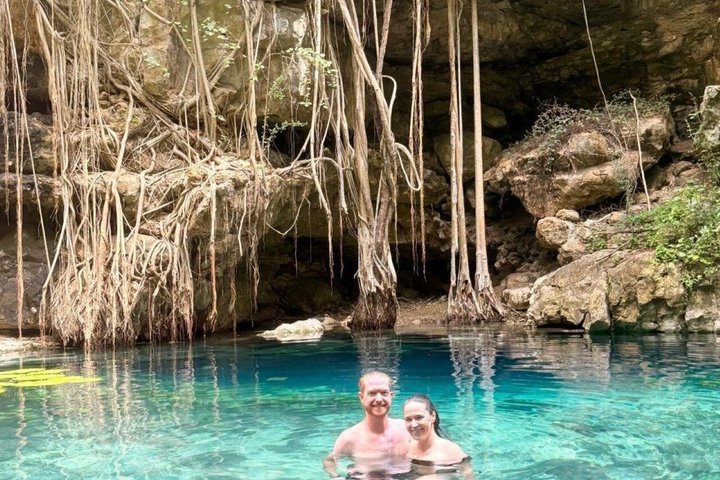 Uxmal, dois cenotes incríveis e passeio de comida local a partir de Mérida