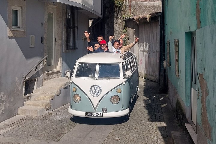 Porto: Exclusive Tour in a Vintage VW Kombi with an Open Roof