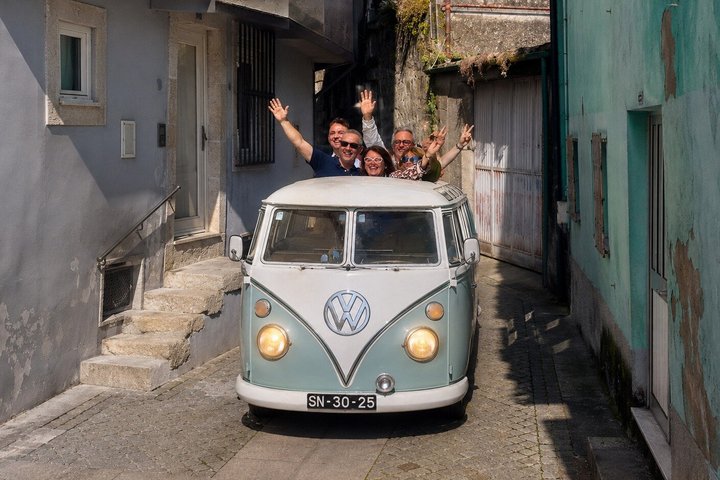 Porto: Exclusive Tour in a Vintage VW Kombi with an Open Roof