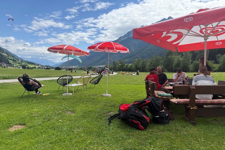 Parapente en tandem avec le champion du monde et son équipe, vallée de Stubai