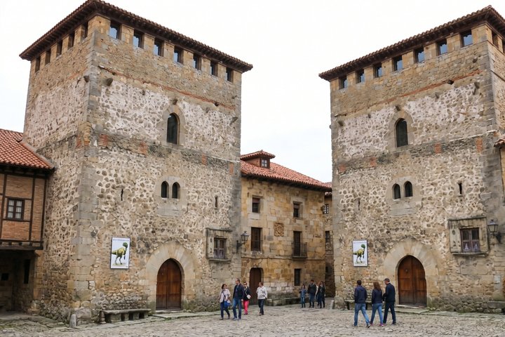Passeggiata storica privata personalizzabile a Santillana del Mar