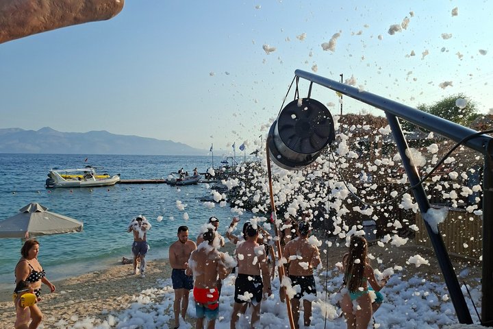 Sarandë : Excursion en bateau en petit groupe avec arrêts baignade, boissons et parasols