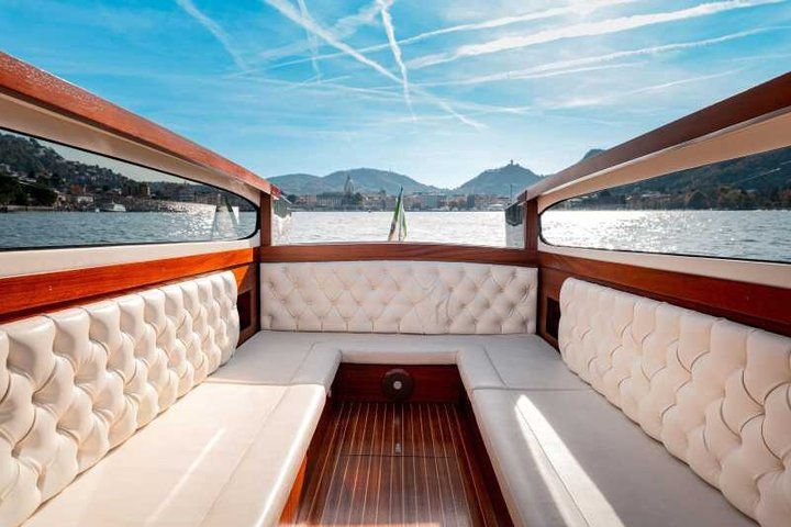 Privé rondvaart met een houten boot over het Comomeer en Italiaans glamour