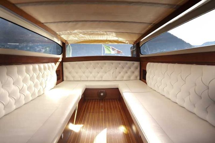 Privé rondvaart met een houten boot over het Comomeer en Italiaans glamour
