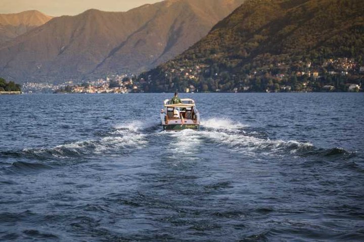 Privé rondvaart met een houten boot over het Comomeer en Italiaans glamour