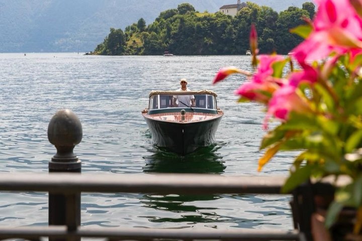 Privé rondvaart met een houten boot over het Comomeer en Italiaans glamour