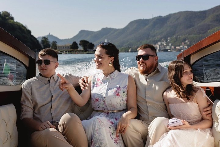 Privé rondvaart met een houten boot over het Comomeer en Italiaans glamour