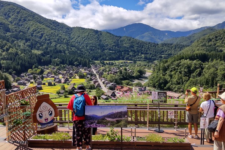 [Visite en bus d'une journée au départ de la gare de Kanazawa] Visite de Shirakawa-go/Takayama en bus Platinum Route