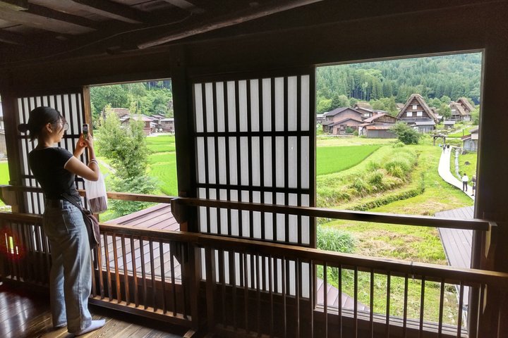 [Visite en bus d'une journée au départ de la gare de Kanazawa] Visite de Shirakawa-go/Takayama en bus Platinum Route