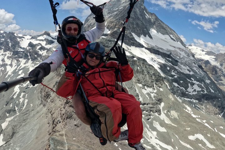 Vol en tandem en parapente à Zermatt avec vue sur le Cervin (20–25min)