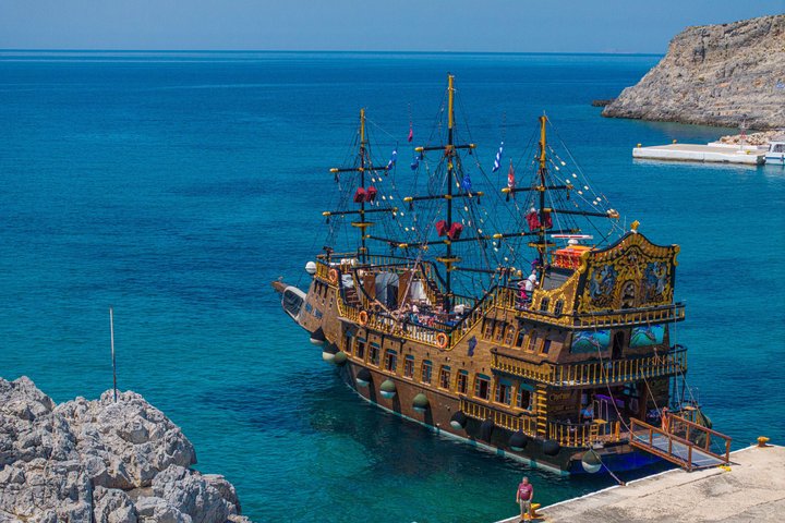 Crucero de lujo por 3 islas con 4 paradas para nadar con el Capitán Morgan