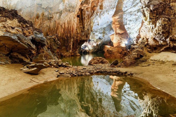Halve dag reis naar Phong Nha Cave door Dragon Boat