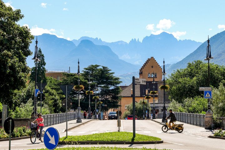Tour storico nel centro storico di Bolzano e oltre