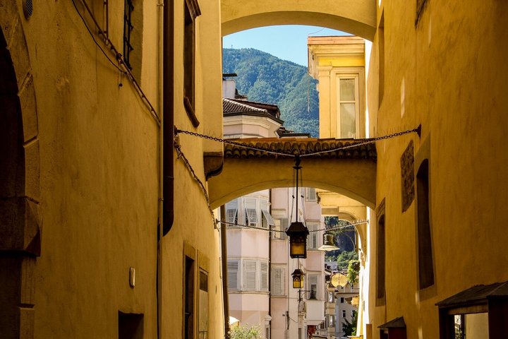 Tour storico nel centro storico di Bolzano e oltre