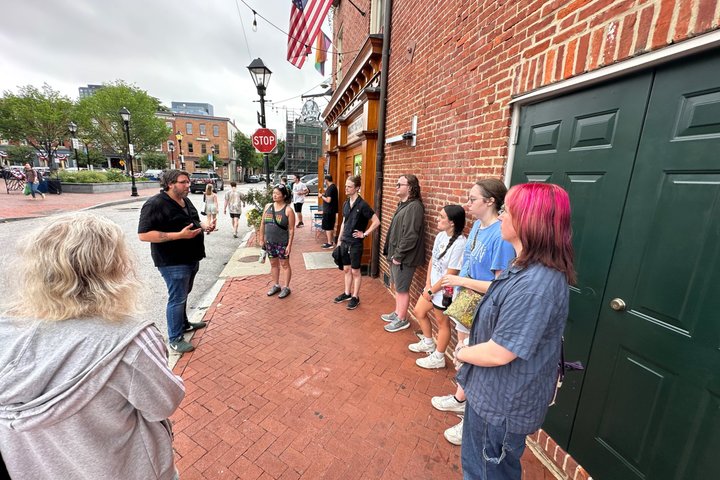 Hoteller i nærheden af Haunted Fells Point and Harbor Legends