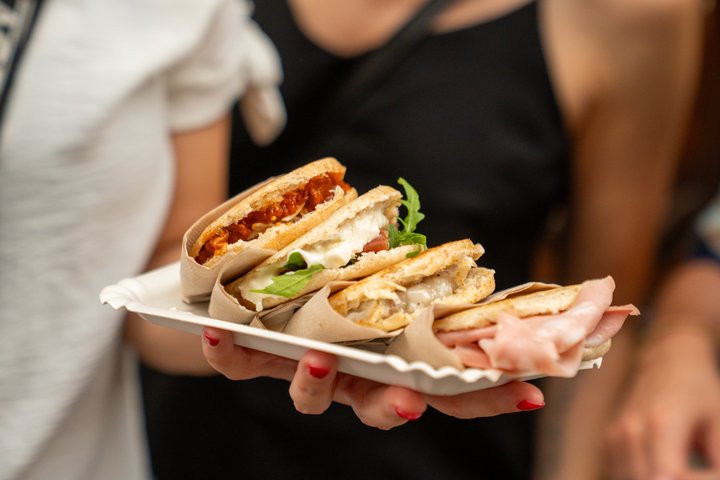 Bologna Kleingruppen-Speisentour mit Vollverpflegung & lokalem Food Experten