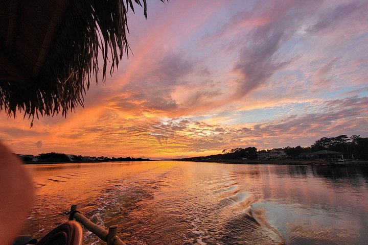 Croisière privée Tiki au coucher du soleil Aventure côtière de 1,5 heure