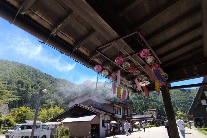 [Visite en bus d'une journée au départ de la gare de Kanazawa] Visite de Shirakawa-go/Takayama en bus Platinum Route