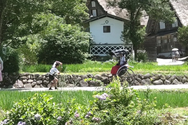 [Visite en bus d'une journée au départ de la gare de Kanazawa] Visite de Shirakawa-go/Takayama en bus Platinum Route