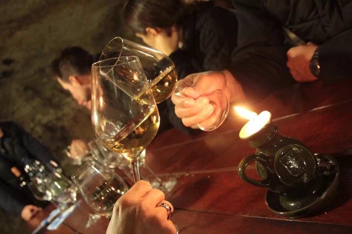 Degustación de Vinos Tokaj con Tokaji Aszú y Tapas en una Bodega UNESCO
