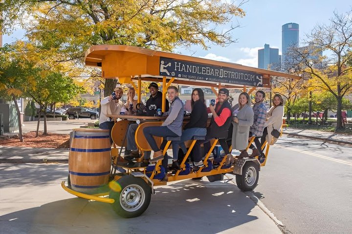 Tour privado por Detroit Pedal Pub – Una experiencia de primera clase en el centro