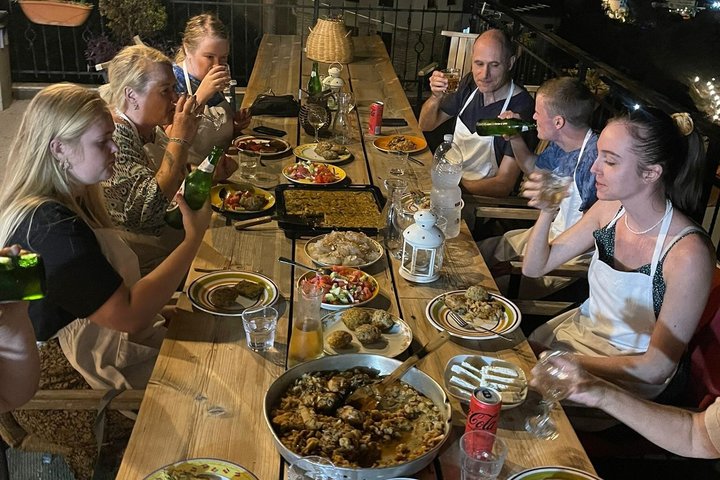 Traditionell albansk matlagningskurs i Gjirokaster med vin