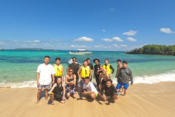 Noleggio privato di lusso di 6 ore a Okinawa: snorkeling e moto d'acqua