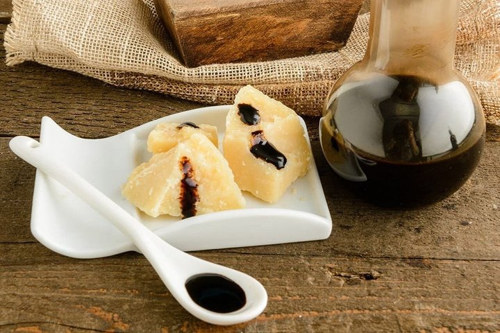 Modena Balsamic Vinegar Tour med Parmigiano og Gelato smagning