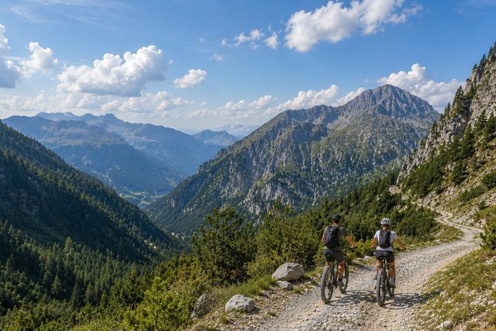 Passeio de bicicleta elétrica em Cortina até as Cataratas de Fanes