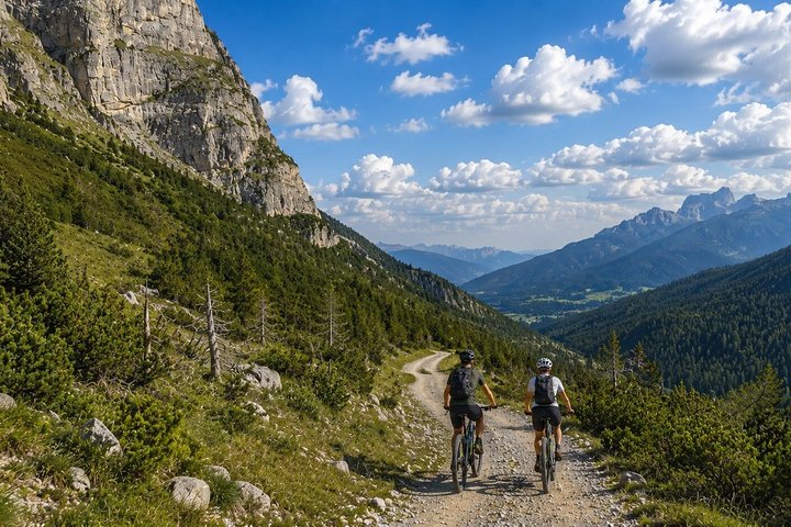 Passeio de bicicleta elétrica em Cortina até as Cataratas de Fanes