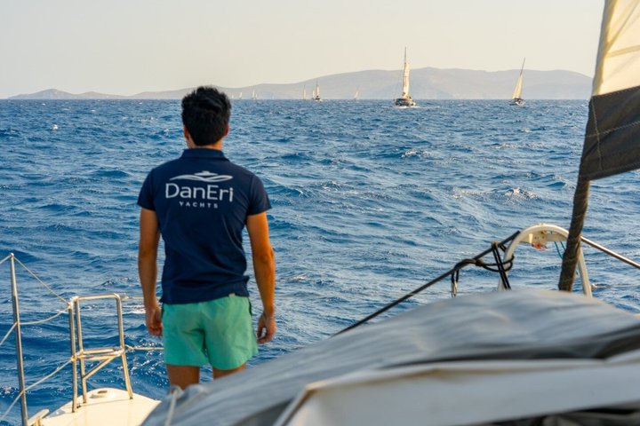 Heraklion : Dia Crociera in catamarano Mediterranea Pasto e divertimento acquatico